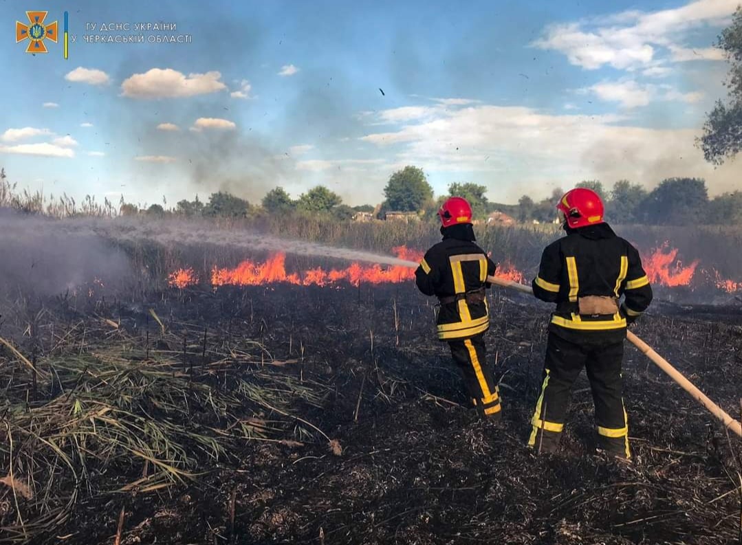 Черкаські рятувальники дев’ять разів гасили пожежі на відкритих територіях