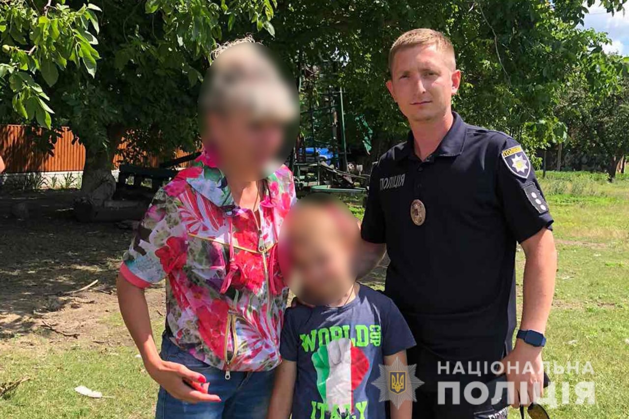 На Звенигородщині поліцейські хлопчика знайшли за 4 км від дому