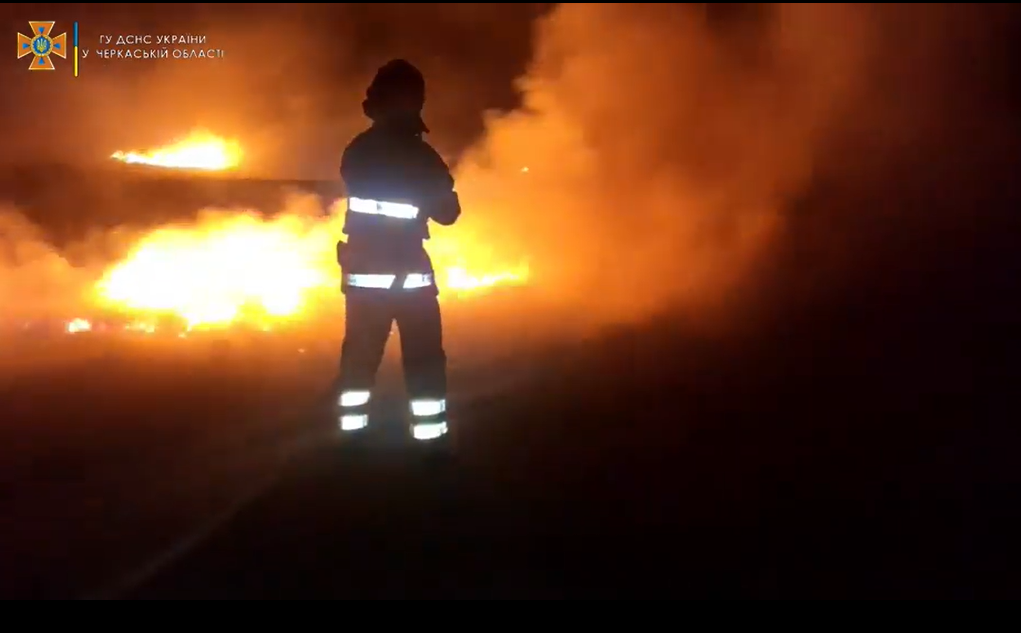 Можливий підпал: на Лисянщині сталася пожежа стерні та соломи
