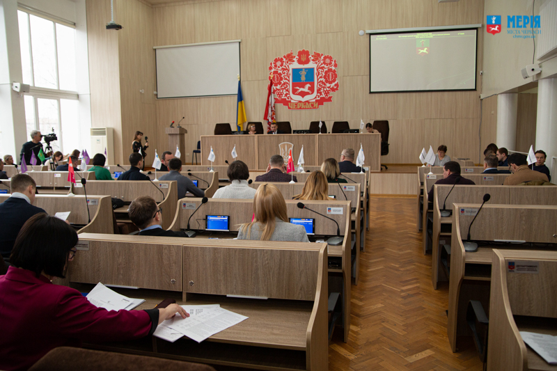 На сесії міської ради черкаські депутати внесли зміни до бюджету та низки міських програм