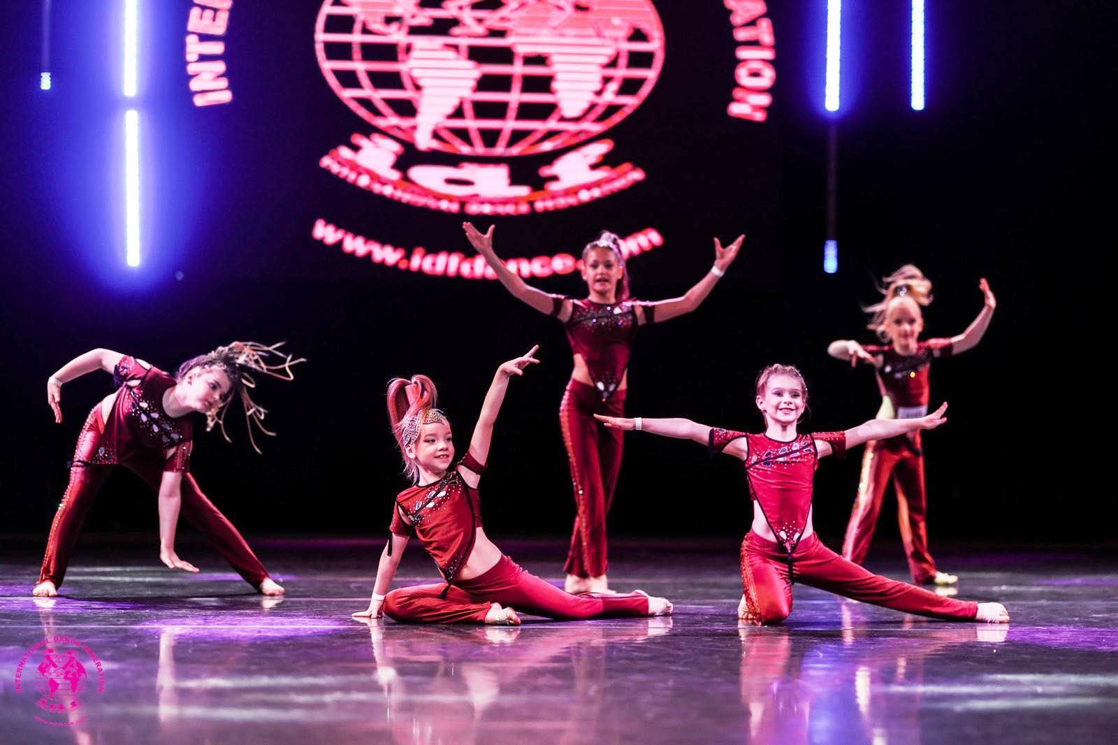 Танцюристки з Черкас здобули 16 кубків на чемпіонаті світу