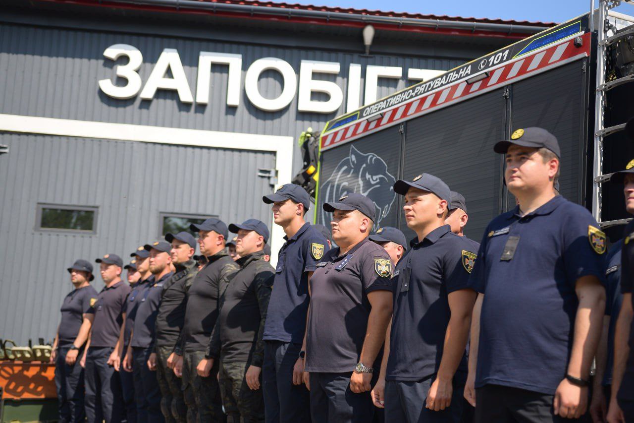 Черкаські рятувальники допомагали ліквідовувати наслідки підриву на Каховській ГЕС