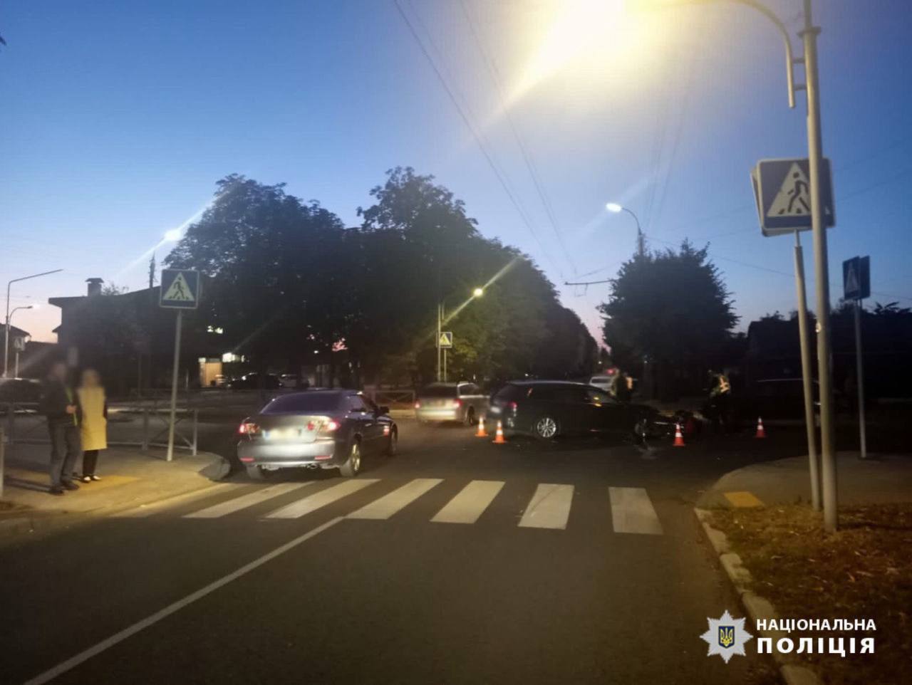 На перехресті в Черкасах зіткнулися авто та мотоцикл