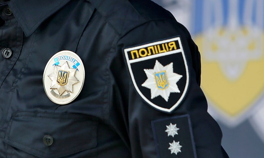 Зловмисника, який скоїв напад на поліцейського в Чорнобаї, затримали