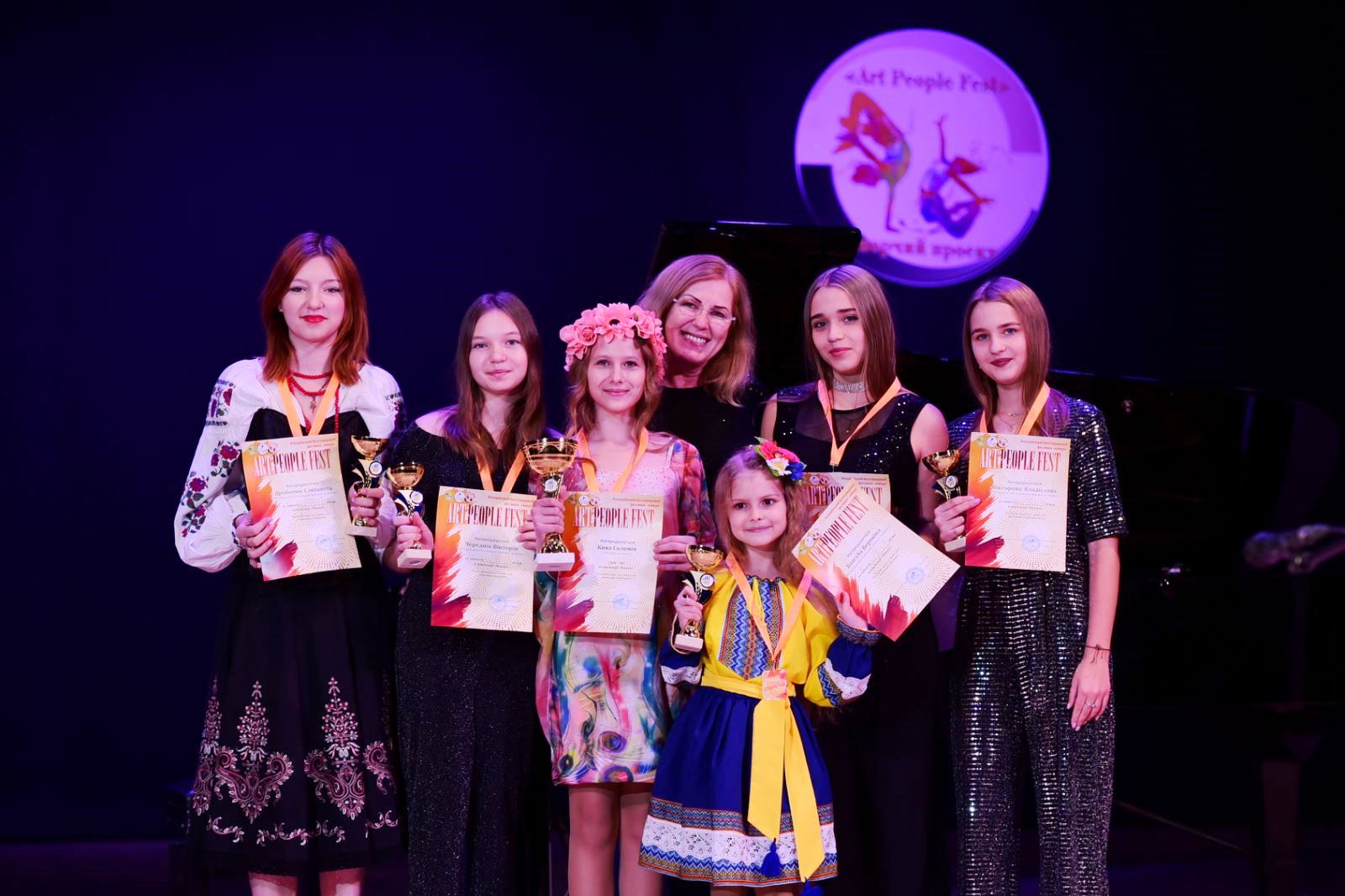 Талановиті учасниці вокальної студії із Черкас здобули нагороди всеукраїнського конкурсу