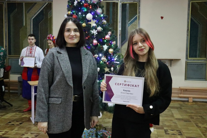 Талановитих учнів позашкільних навчальних закладів та їхніх викладачів нагородили в Черкасах