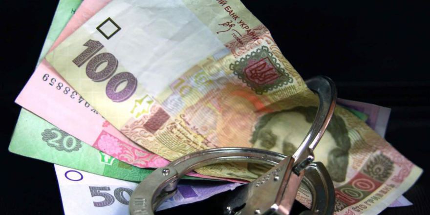 До п’яти років загрожує працівниці банку зі Звенигородки, яка незаконно заволоділа грошима