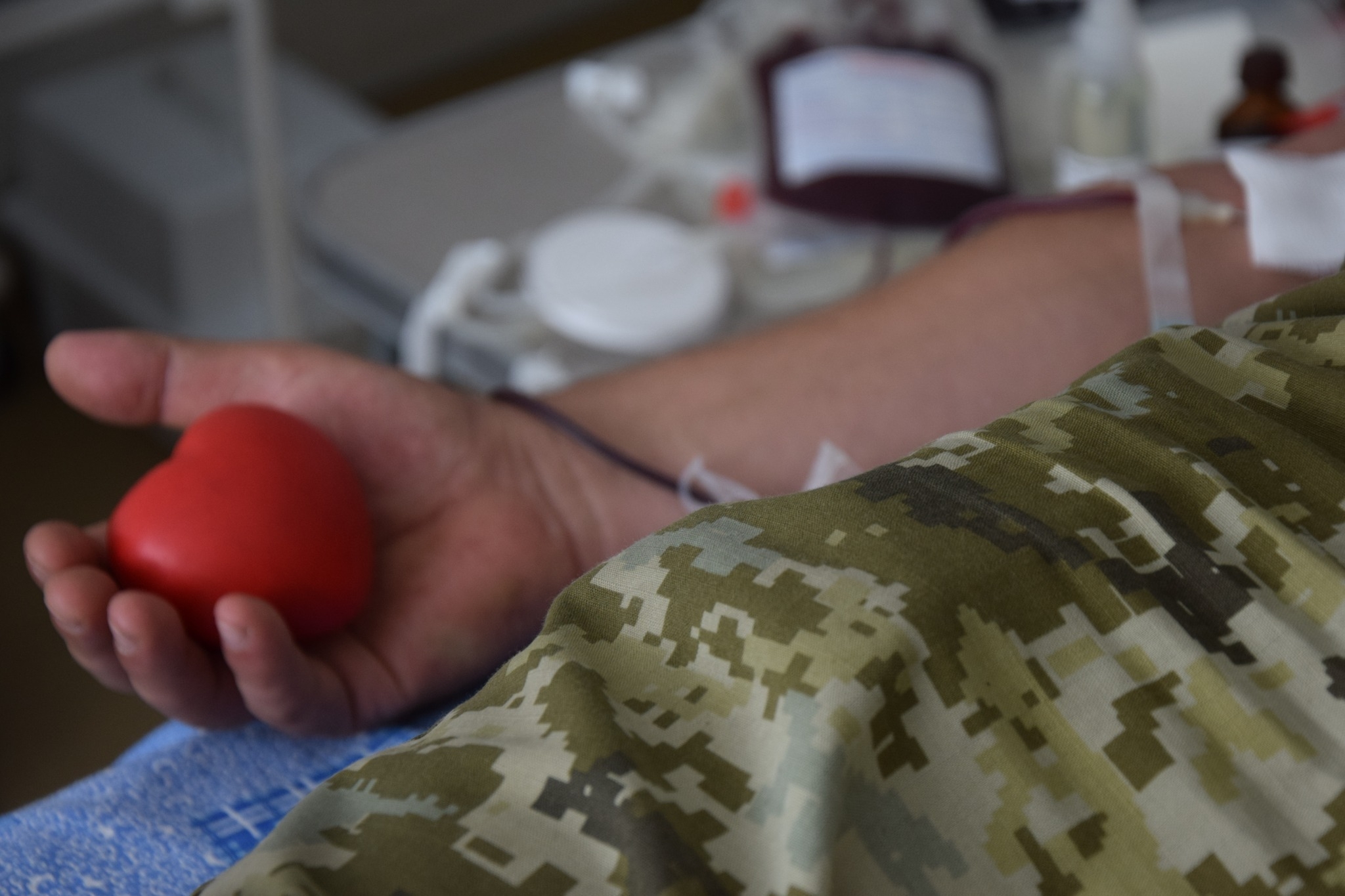 Донорство – це один із видів допомоги бійцям: черкащан закликають ставати донорами крові