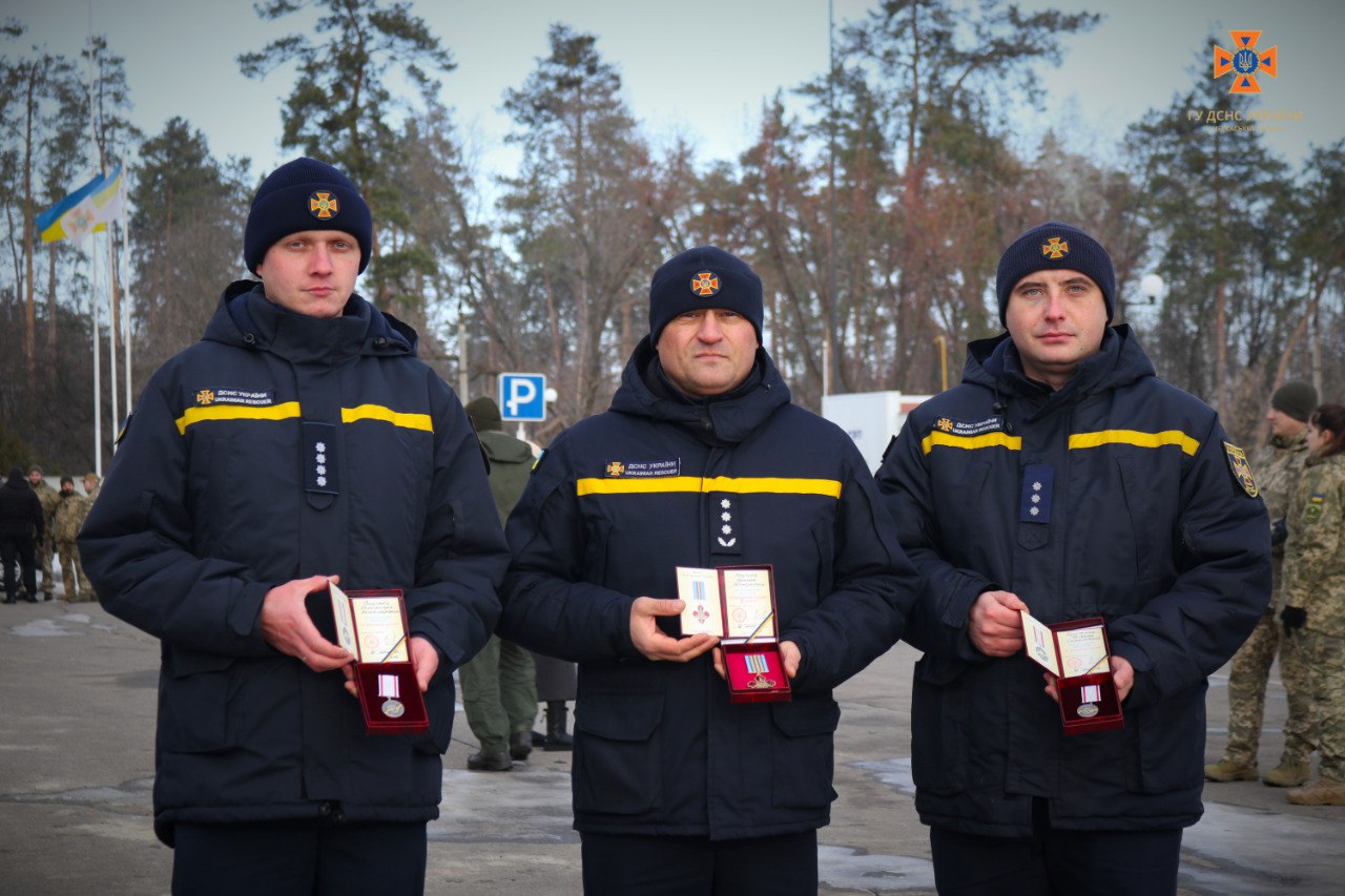 Черкаські рятувальники отримали відзнаки від Президента України