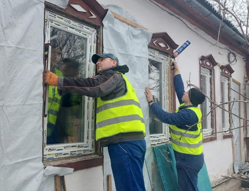 У Смілі замінили вже понад 200 вікон у пошкоджених будинках