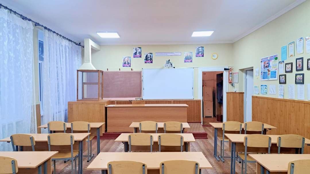 Школи Корсунь-Шевченківської громади отримали нові парти та мультимедійні дошки