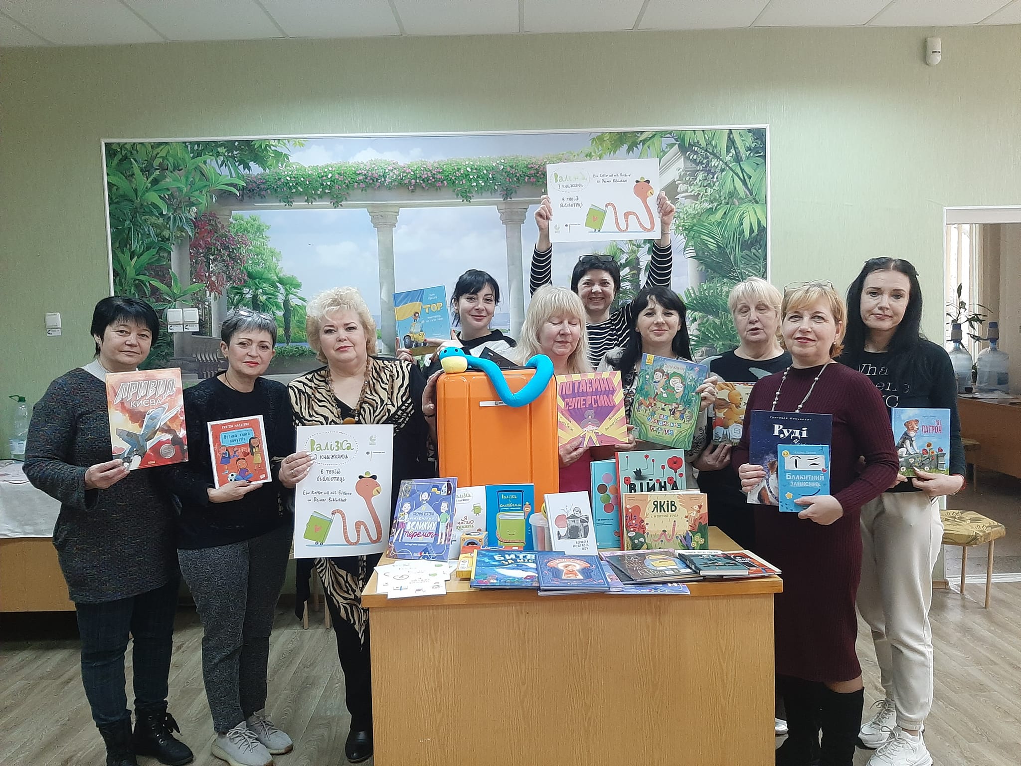 Черкаська центральна міська бібліотека для дітей отримала «Валізку з книжками»