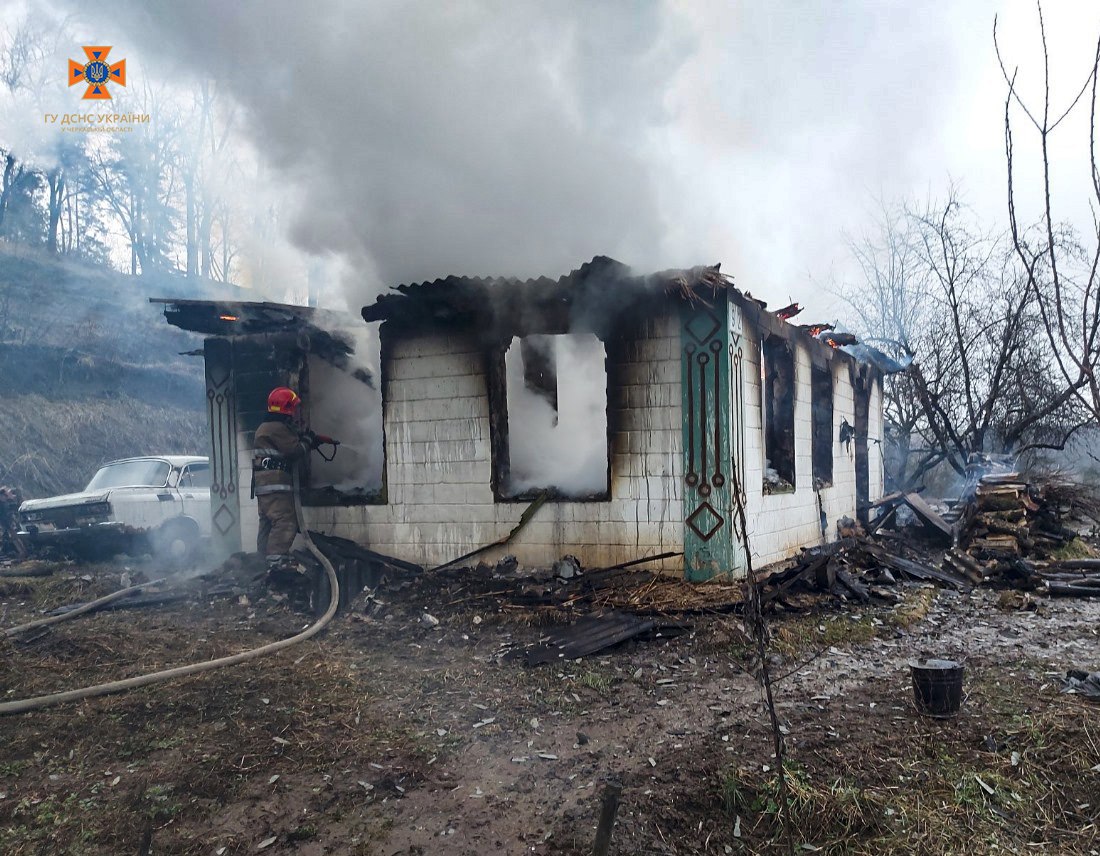 Під час пожежі будинку в Черкаському районі травмувався чоловік