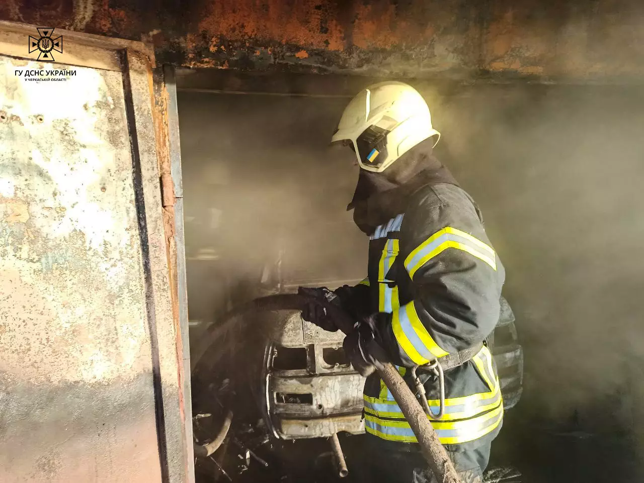Рятувальники загасили пожежу автомобіля в Каневі