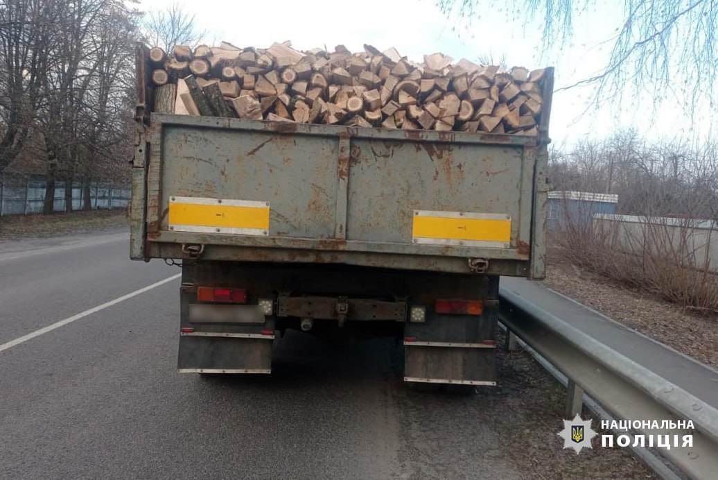 На Золотоніщині виявили водія, який нелегально перевозив деревину