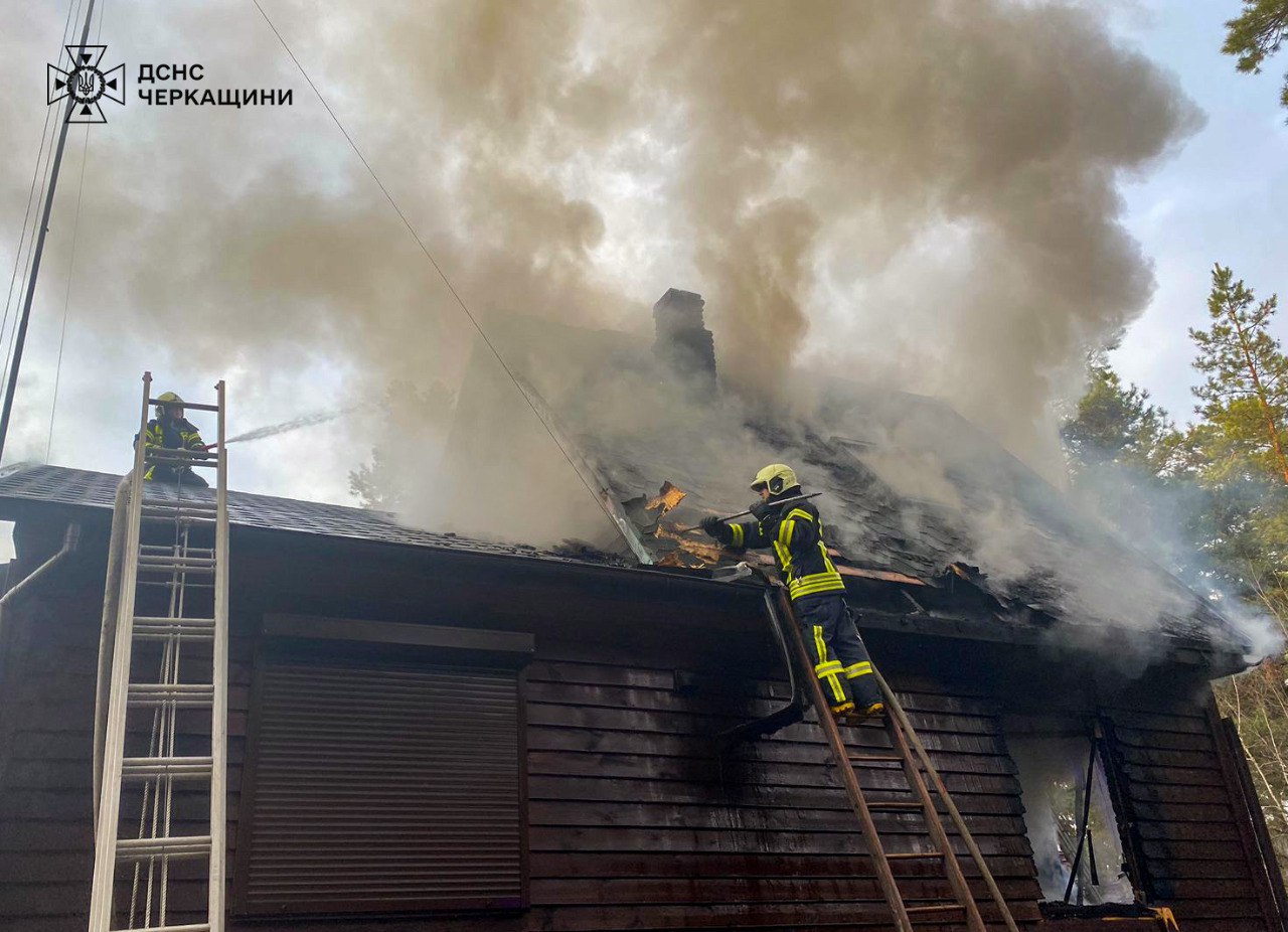 У Черкаському районі сталися дві пожежі житлових будинків