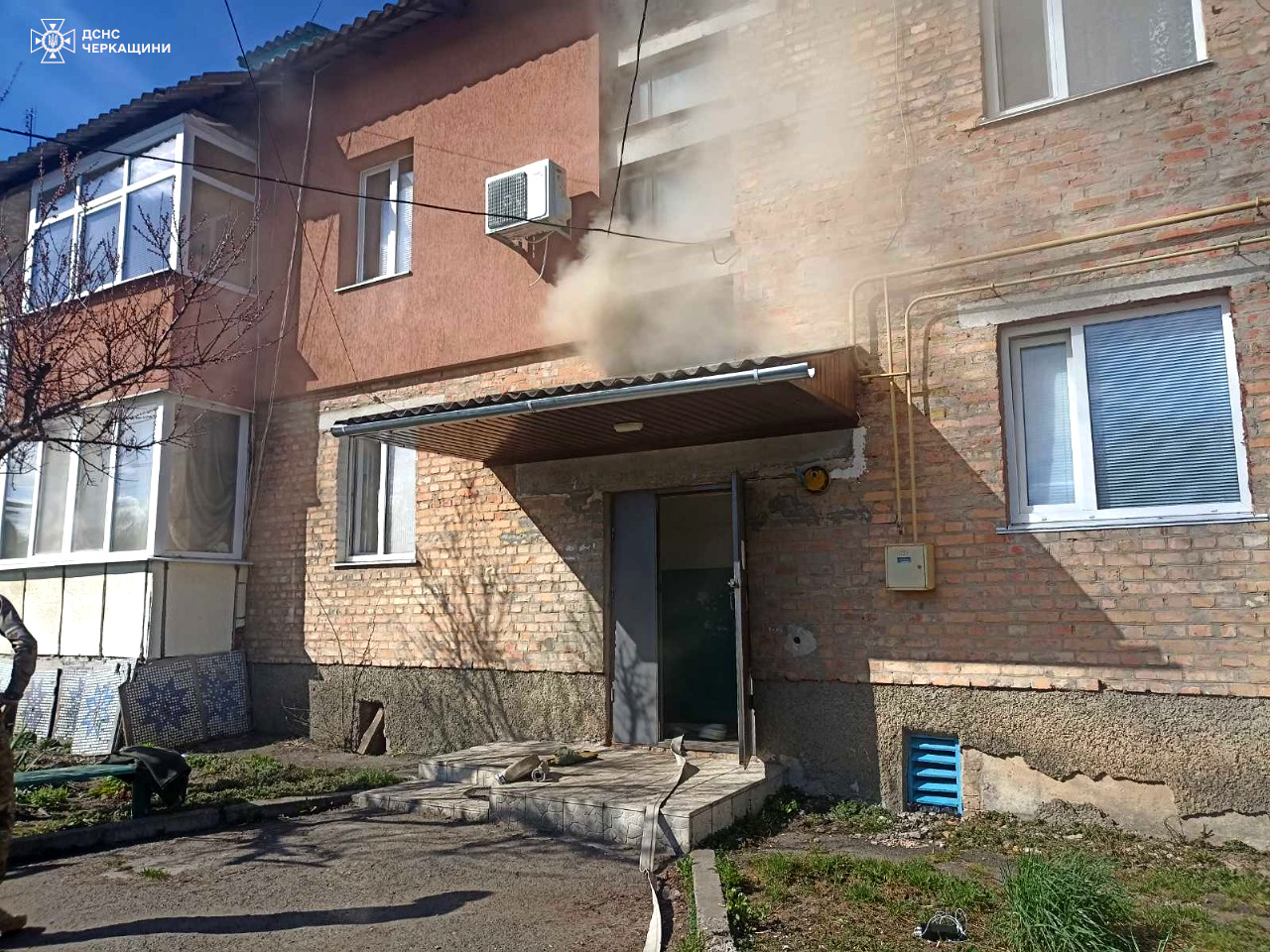 Під час пожежі в Черкаському районі евакуювали 2 людей, серед них − дитина