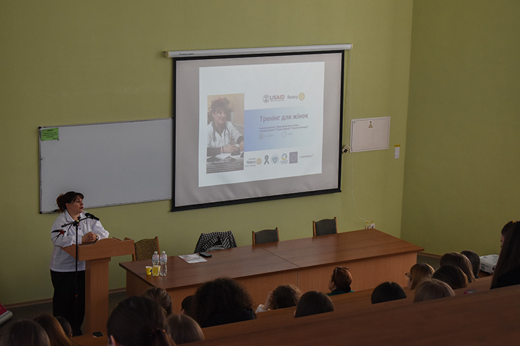 У Черкаському національному провели просвітницьку лекцію в межах проєкту «Збережемо здоров’я жінок для їхніх родин»