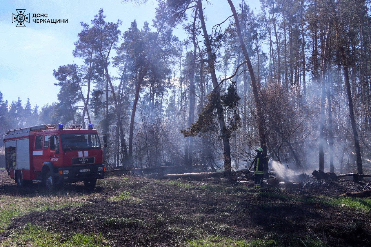 Три пожежі на відкритих територіях сталися минулої доби в Черкаській області