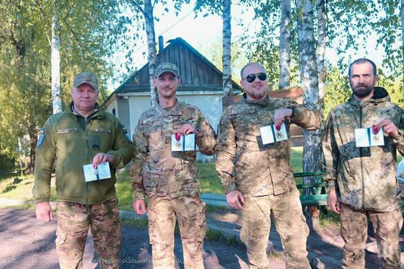 Черкаських військових нагородили за успішне виконання бойових завдань
