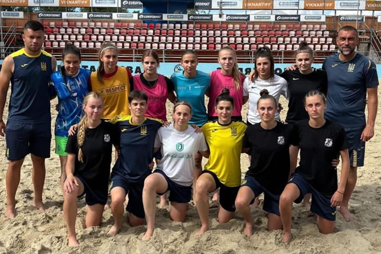 Студентки із ЧНУ – у жіночій збірній України із пляжного футболу