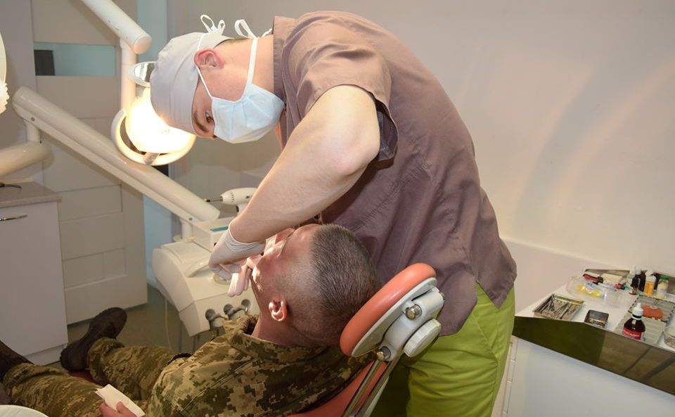 Черкаські військовослужбовці можуть отримати безоплатне передпротезне лікування зубів