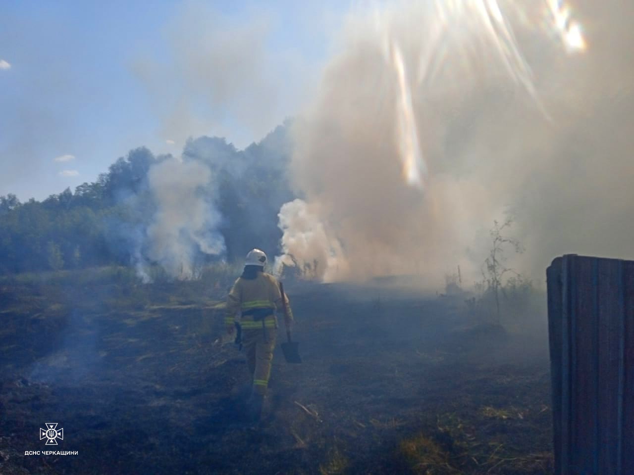 Чотири пожежі сухої рослинності загасили рятувальники в Черкаській області