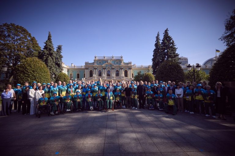 Володимир Зеленський відзначив черкаських паралімпійців та їхніх тренерів