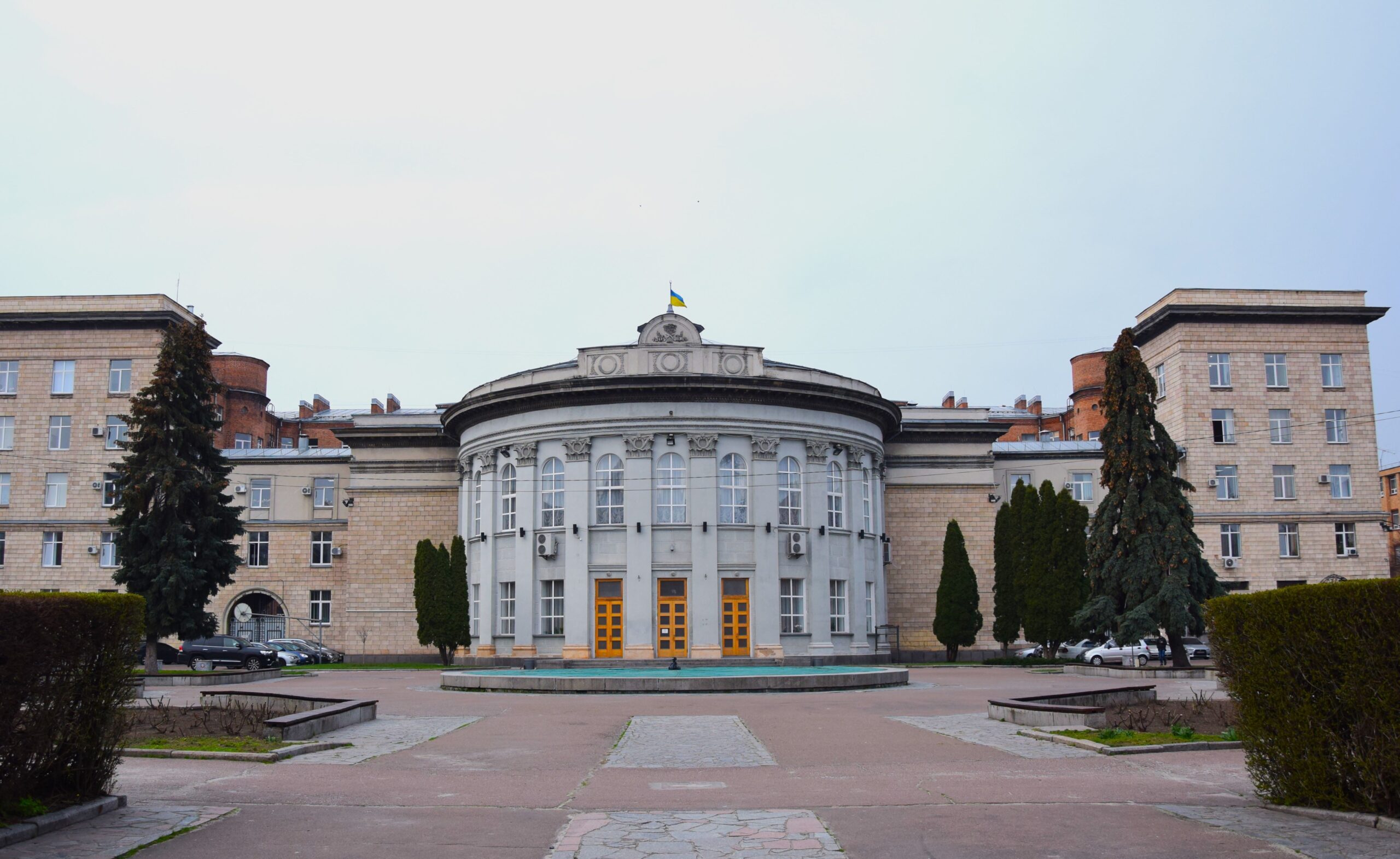 У кількох комунальних закладів Черкащини — нові керівники