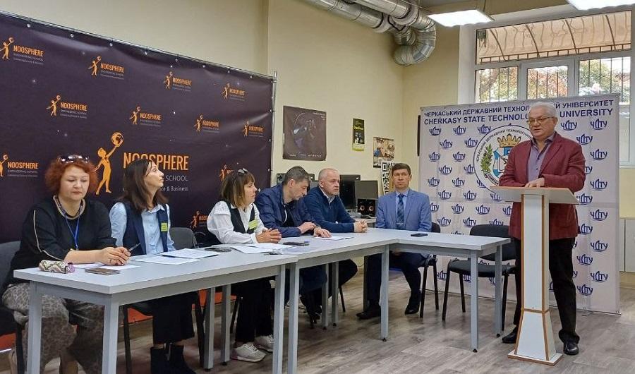 «Професійна комунікація: національна ідентичність у багатомовному світі»: у ЧДТУ відбулася міжнародна науково-практична конференція